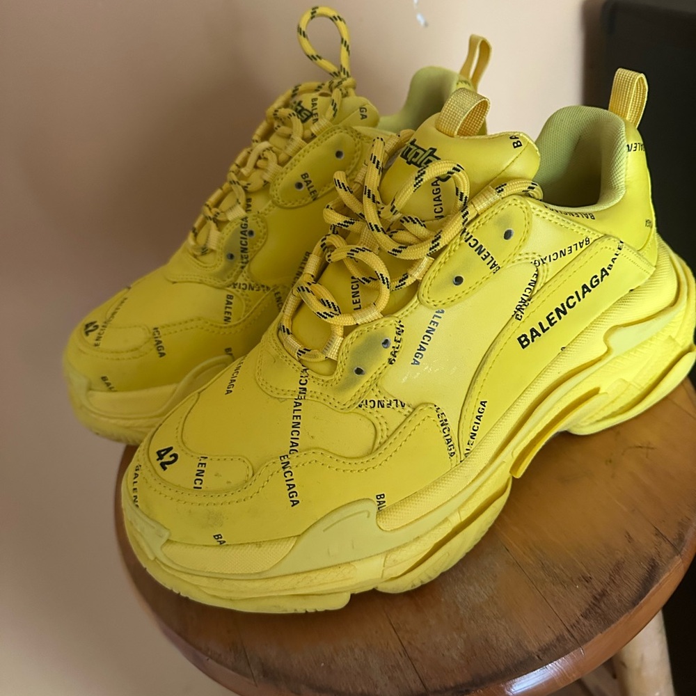 Balenciaga Triple S size 42 (9US)